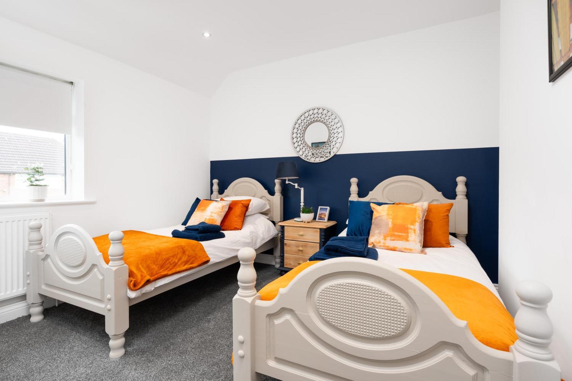 Shawe House - 10 Minute Mcr Airport - Free Parking Villa Wythenshawe Room photo