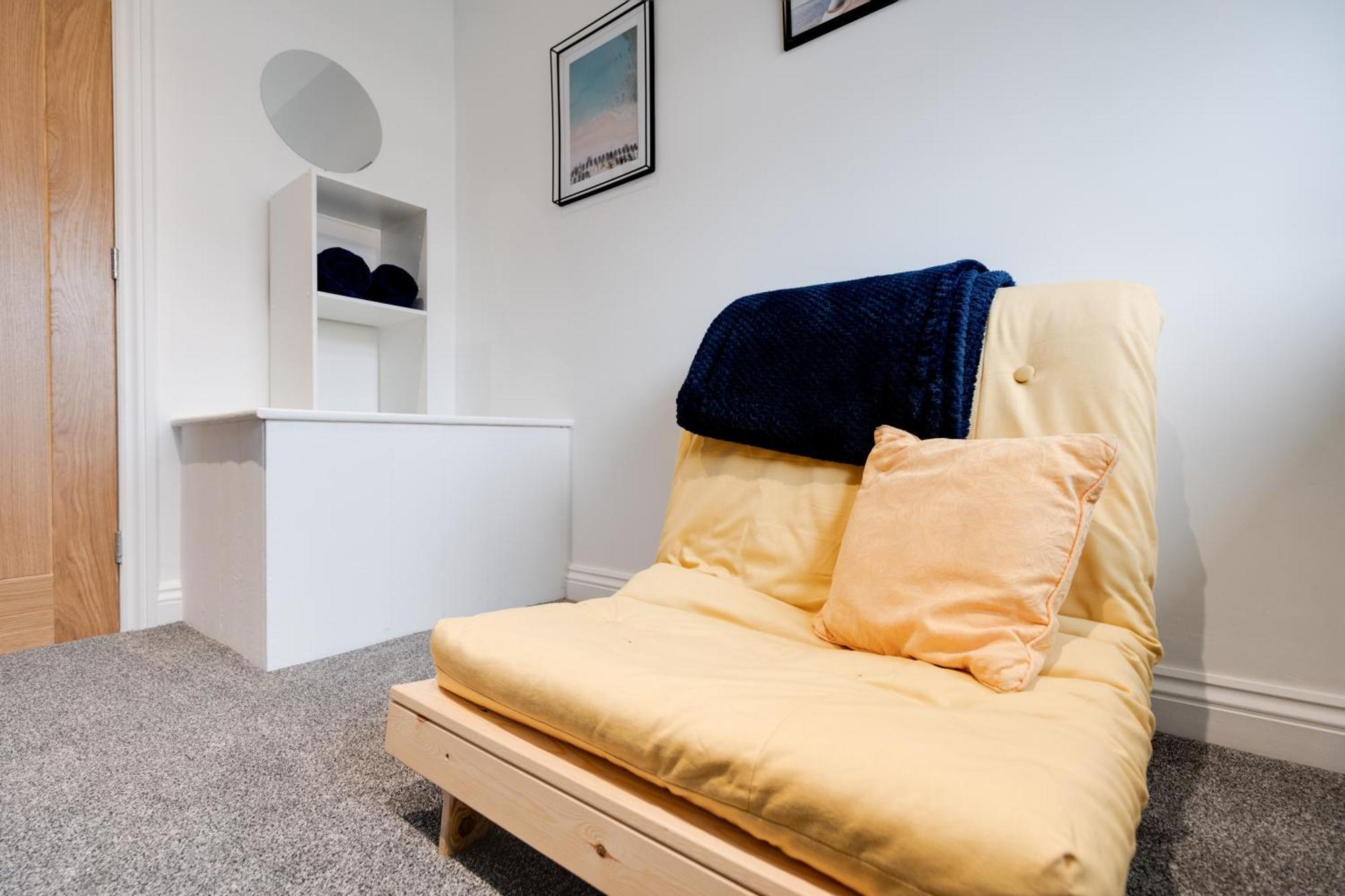Shawe House - 10 Minute Mcr Airport - Free Parking Villa Wythenshawe Room photo