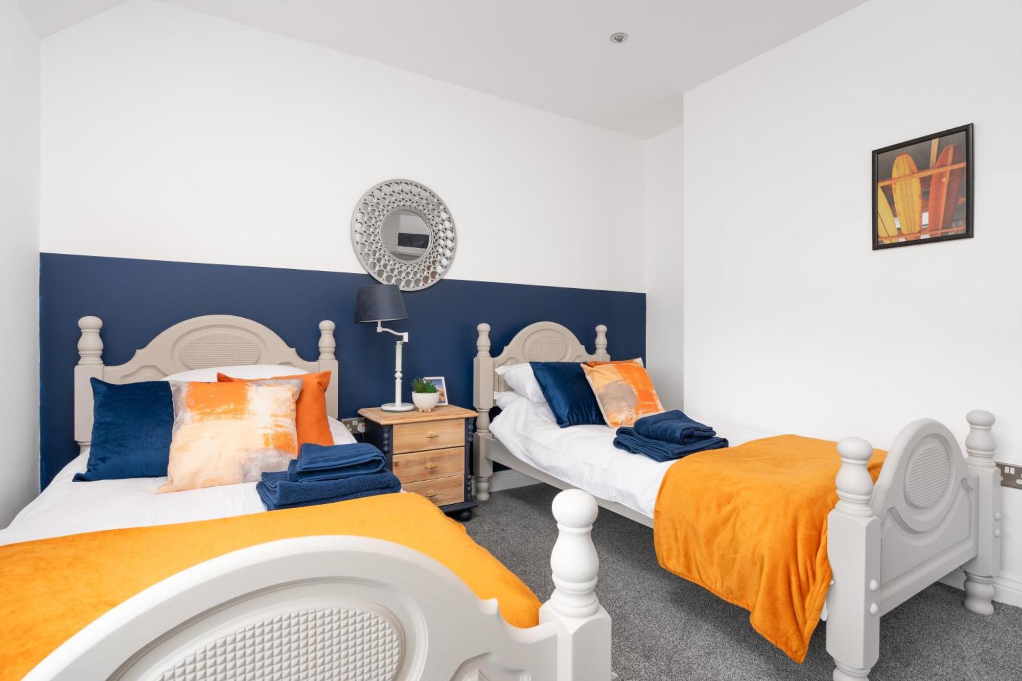 Shawe House - 10 Minute Mcr Airport - Free Parking Villa Wythenshawe Room photo