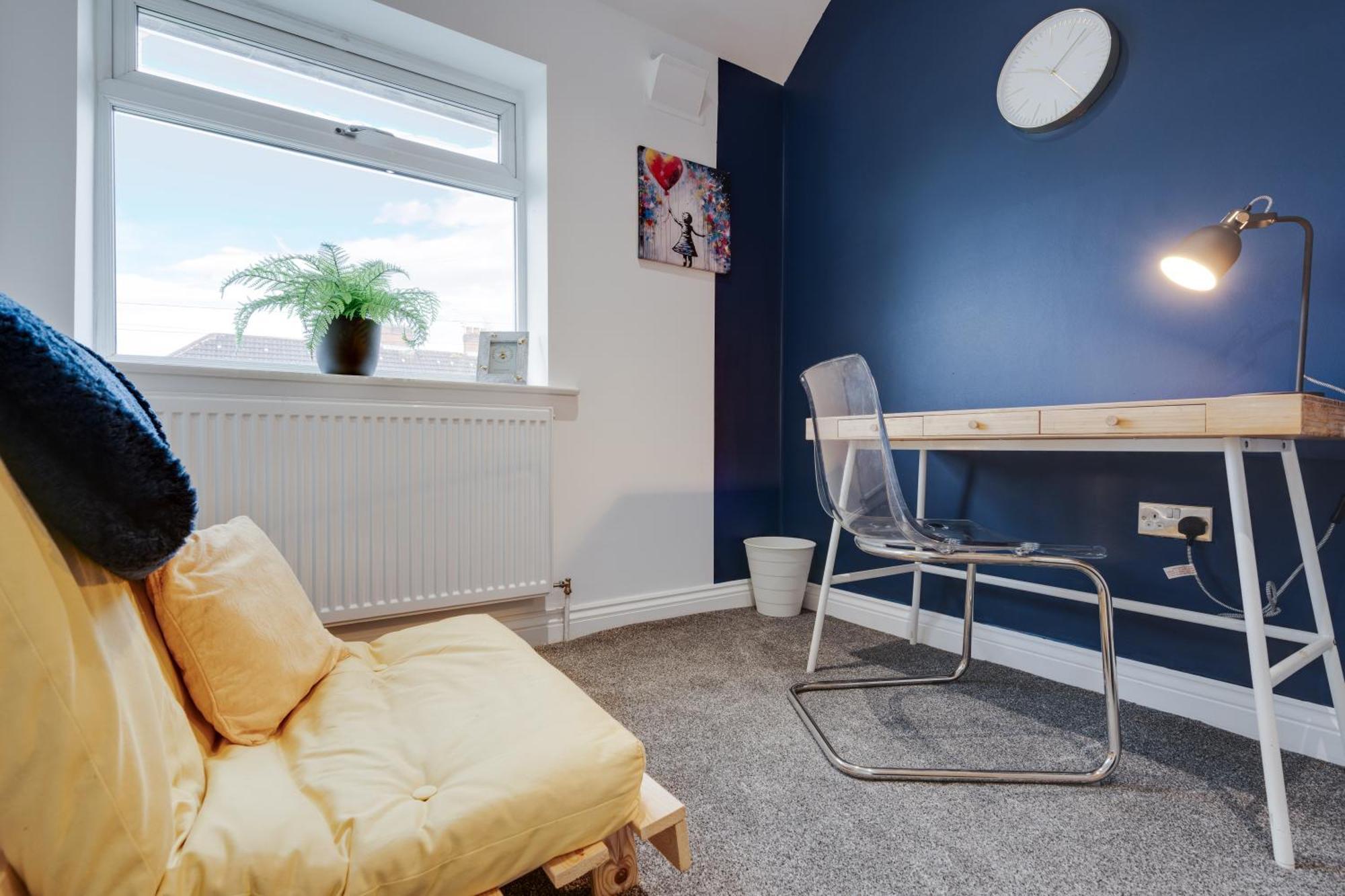 Shawe House - 10 Minute Mcr Airport - Free Parking Villa Wythenshawe Room photo