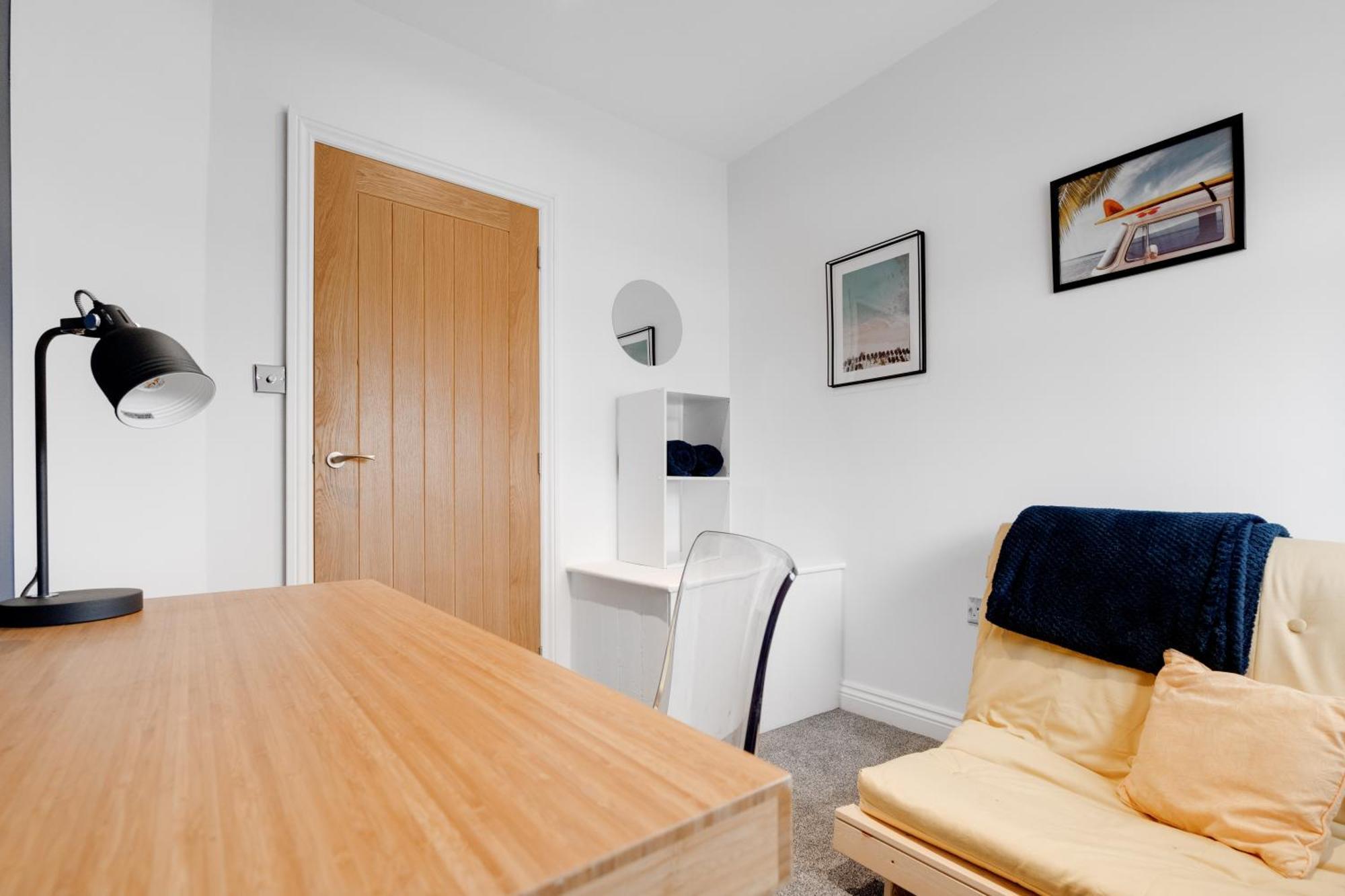 Shawe House - 10 Minute Mcr Airport - Free Parking Villa Wythenshawe Room photo