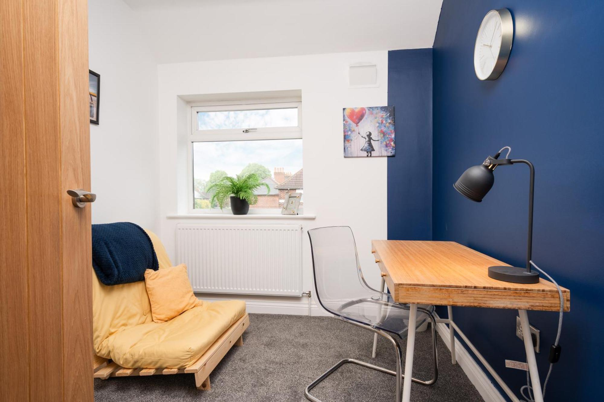 Shawe House - 10 Minute Mcr Airport - Free Parking Villa Wythenshawe Room photo