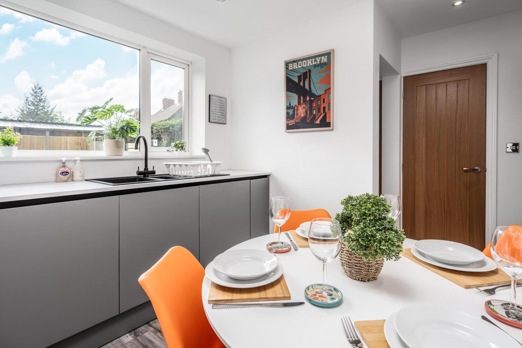 Shawe House - 10 Minute Mcr Airport - Free Parking Villa Wythenshawe Room photo